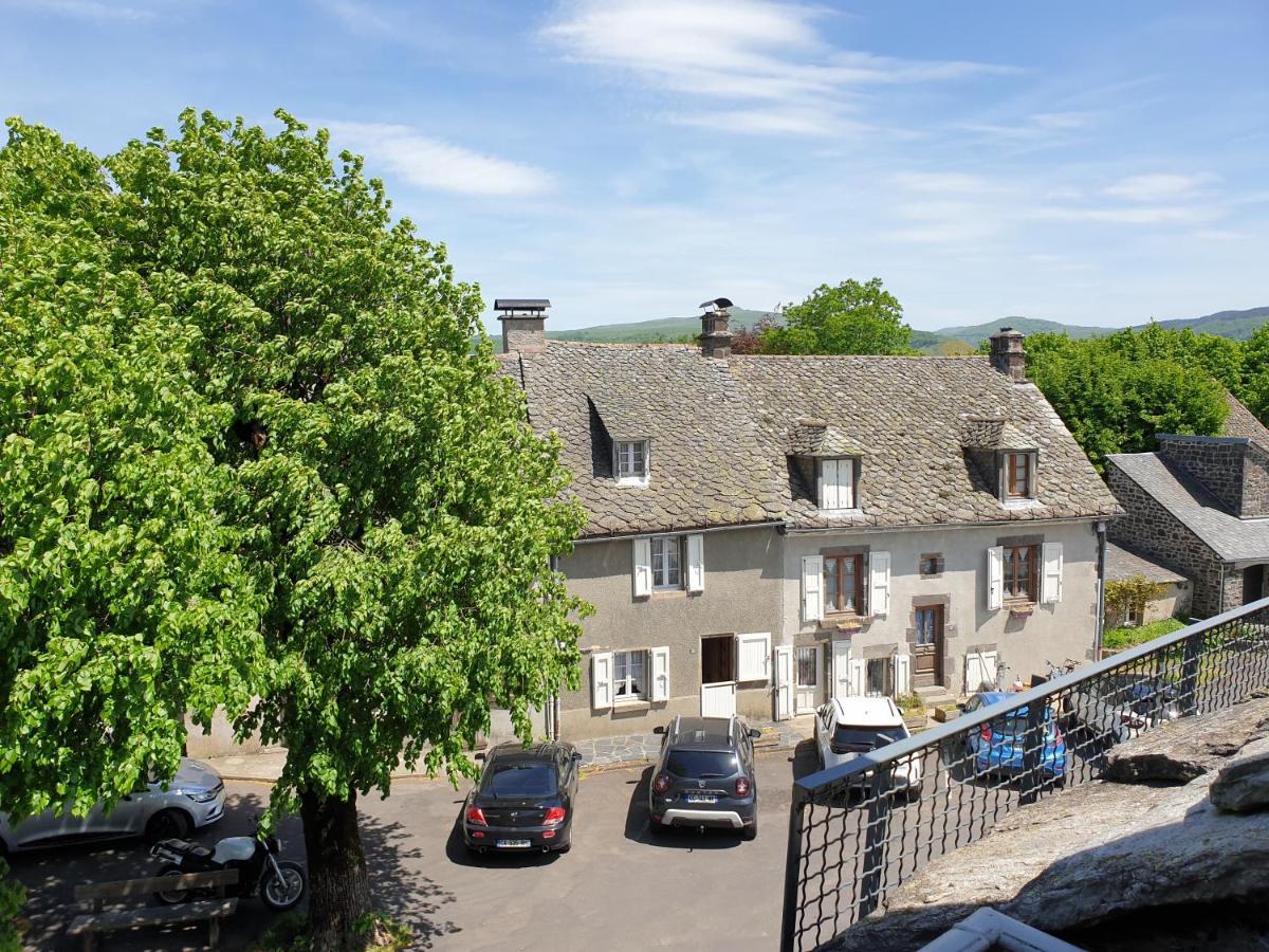 Hôtel des Remparts Salers Exterior foto