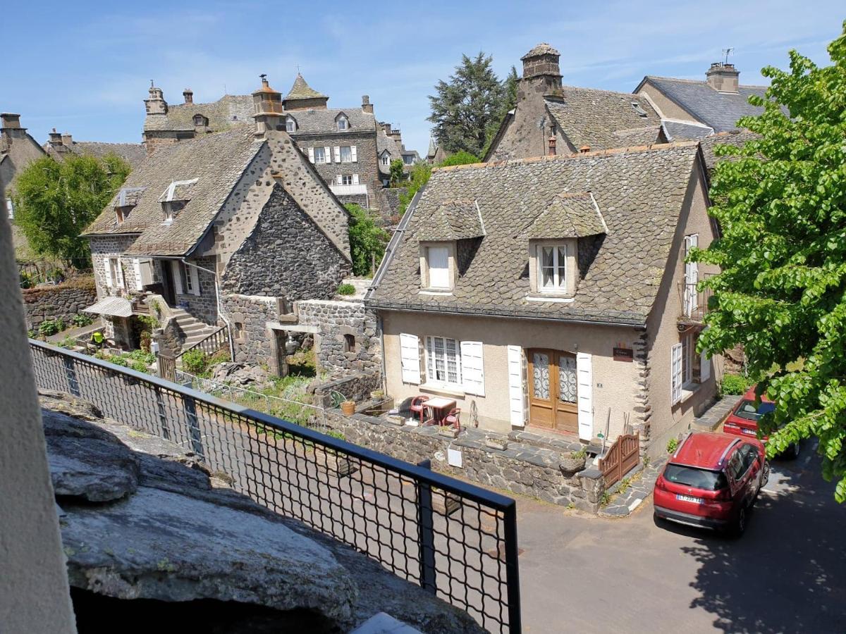 Hôtel des Remparts Salers Exterior foto