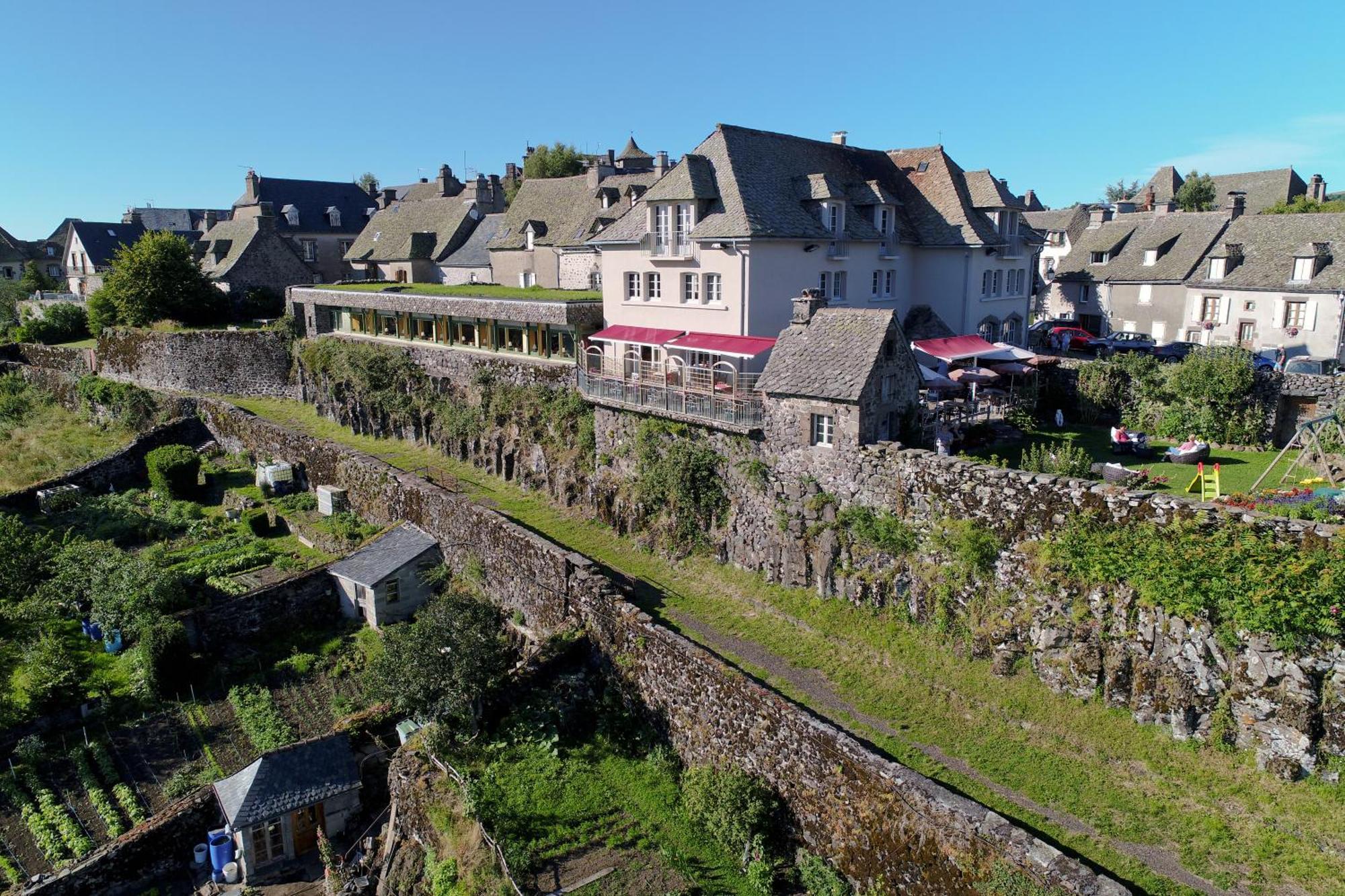 Hôtel des Remparts Salers Exterior foto