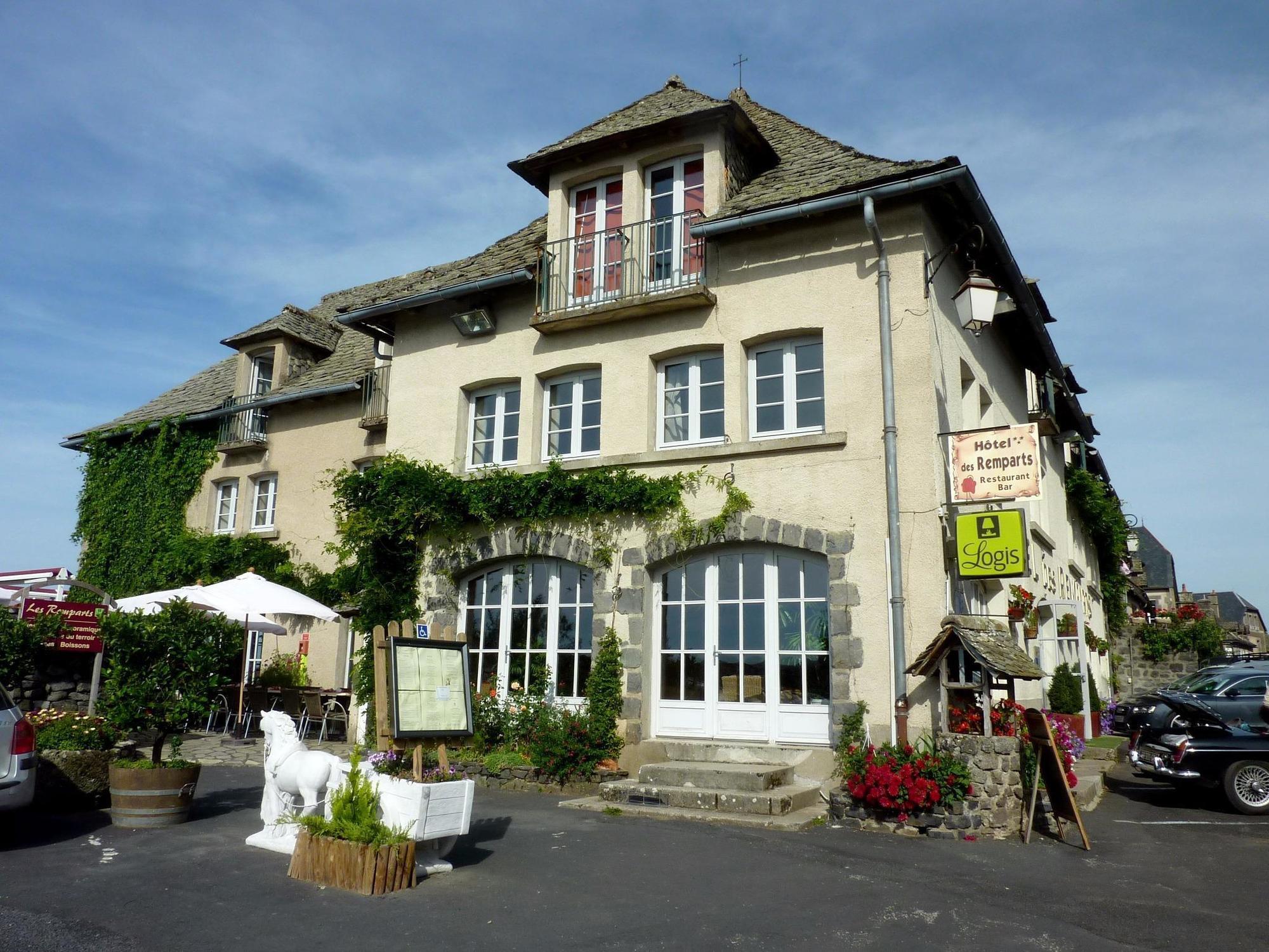 Hôtel des Remparts Salers Exterior foto